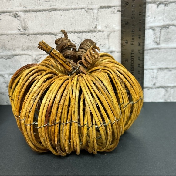 Grapevine Pumpkin Lot Of 2 Woven Holiday Decor Thanksgiving Fall Decorations - Picture 9 of 9